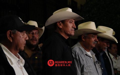 与农民和运输从业者进行了长时间对话……但他们威胁关闭墨西哥城（Ciudad de México）