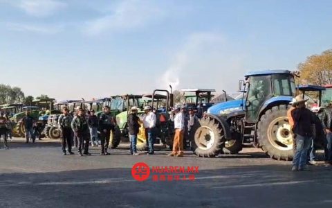 道路封锁：阿瓜斯卡连特斯农民聚集在45号北向公路上