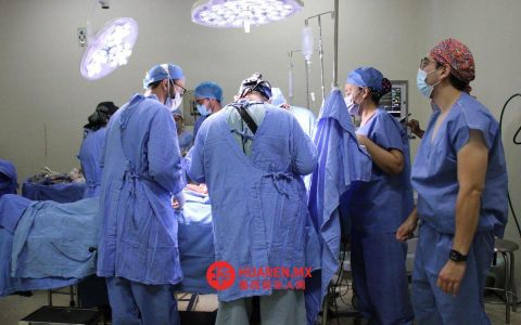经过五次手术，墨西哥（墨西哥）社会保障系统（IMSS）的外科医生成功挽救了这名患有先天性畸形的儿童的生命。
