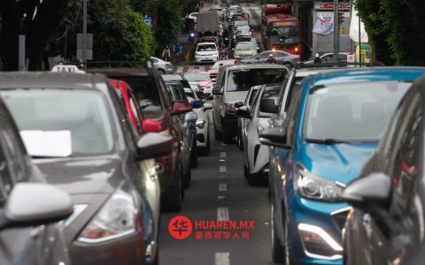 由于交通混乱，墨西哥城（Ciudad de México）陷入混乱，交通高峰期遍布全城。