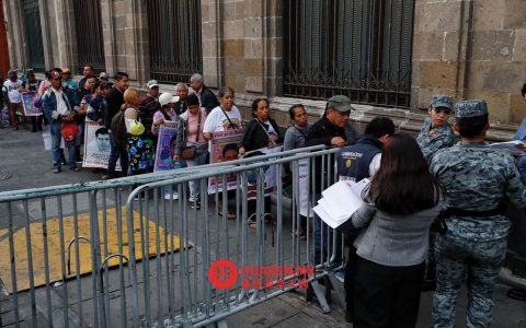 阿约特辛帕（Ayotzinapa）事件中43名受害者家属与谢因鲍姆举行会议