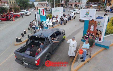 成千上万美国居民返乡（Regresar a sus hogares），共庆十二月节日