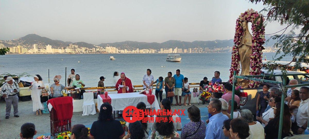 教会为在阿卡普尔科（Acapulco）航行和游览的游客的安全祈祷。
