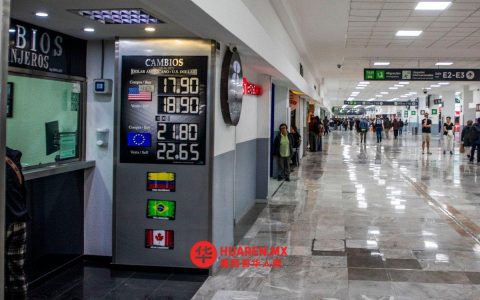 比索持续升值，当前汇率约为17.95比索/美元（Peso mexicano）
