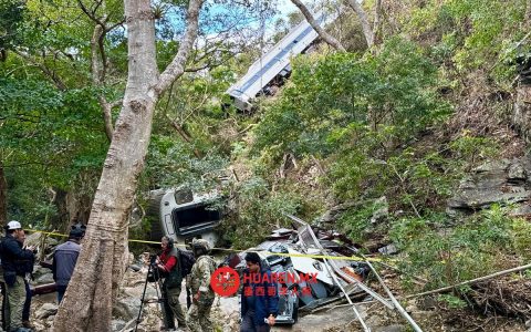 跨洋列车调度部门一负责人因允许无证司机操控列车被拘