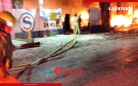 维利亚埃尔莫萨（Villahermosa）一加油站爆炸致两人受伤、14辆车损毁