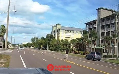 佛州高速惊险一幕：男子徒手救下两名孩童