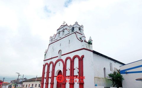 恰帕斯州特奥皮斯卡市（Teopisca）因强风停电，部分商户受损