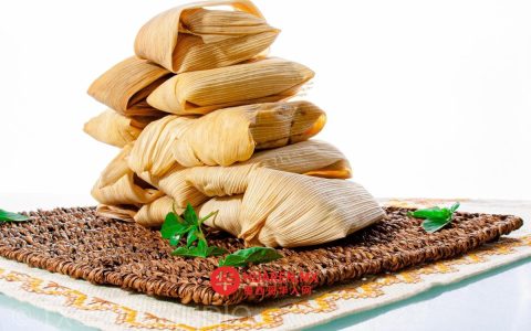 在“卡伦德里亚”节，人们食用玉米饼（tamales）并饮用“atole”饮料，带动本地消费增长。