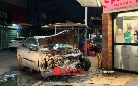 醉酒列车员在蒙特雷市中心撞多车及商铺