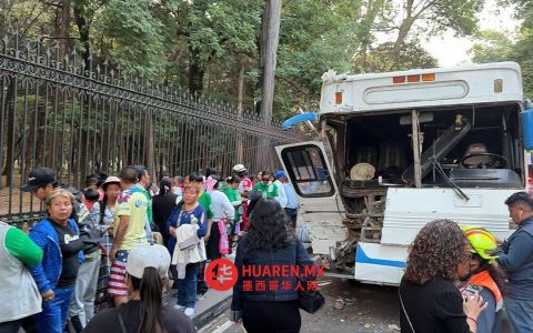 朝圣者乘坐的公交车在康斯蒂图延特斯大道与卡车相撞，致至少10人受伤