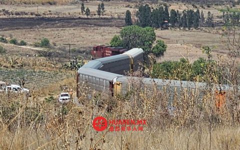 米却肯州火车脱轨 无人员伤亡