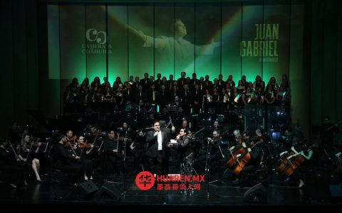 科阿韦拉交响乐团在托雷翁举办“胡安·加布里埃尔交响音乐会”，现场观众深受感动