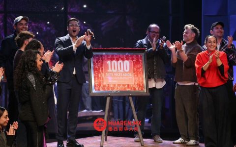 卡洛斯·里维拉揭晓第1000场演出纪念牌