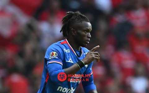 克里斯蒂安·埃贝雷（Christian Ebere）率克鲁斯阿苏尔（Cruz Azul）冲击墨西哥足球甲级联赛（Liga MX）冠军