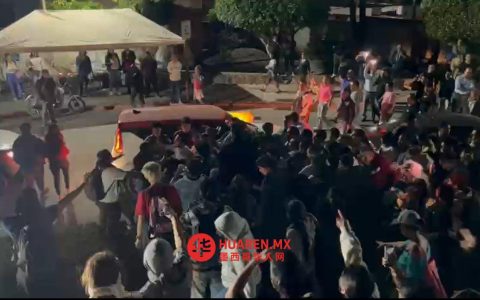亲属与学生呼吁尽快公布金伯利·拉莫斯在墨西哥自治大学（UAEM）案调查结果