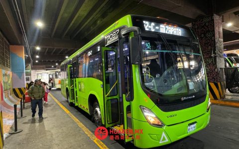 墨西哥城公交乘客等候超一个半小时才等来班车