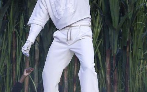 Bad Bunny：我站在这里，只因从未放弃自己的信念