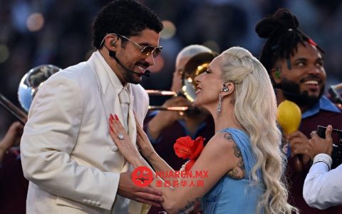 Lady Gaga超级碗表演后向Bad Bunny致意