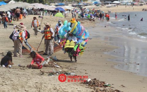 阿卡普尔科突发强降雨，多处海滩堆积大量垃圾