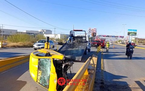 托雷翁至圣佩德罗公路一出租车遭撞毁