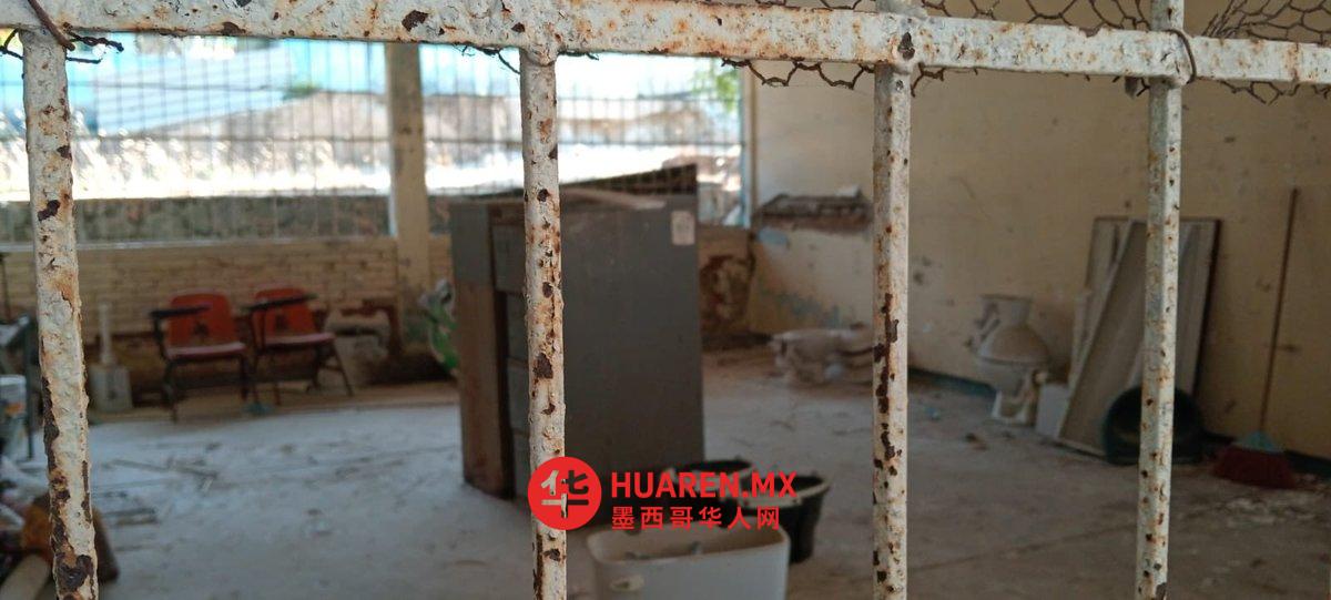 阿卡普尔科家长与教师抗议校方问题及职场骚扰指控