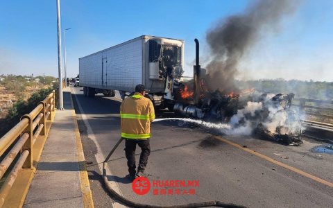 塔毛利帕斯州卡马戈（Camargo）2号联邦公路遭持枪歹徒封锁