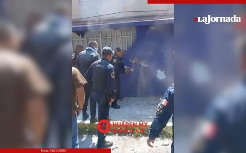 警察与消防员在阿斯卡波察尔科（Azcapotzalco）救出六名火灾被困人员