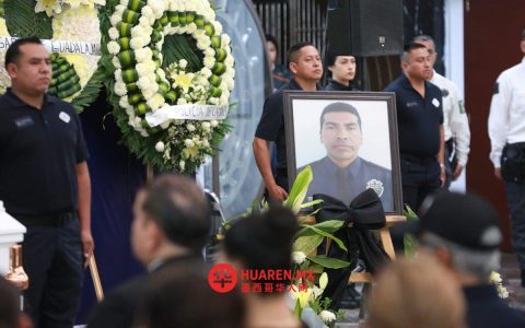 向在打击“El Mencho”行动中殉职的州警察致哀