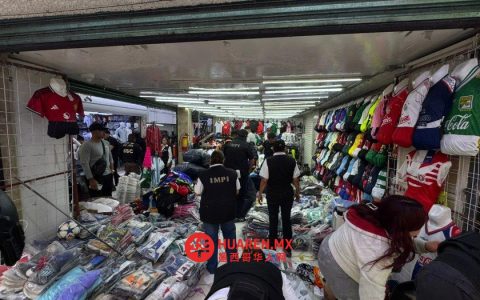 尽管面临重重困难，这家位于市中心的公司仍在销售盗版商品，同时开展街头销售，并作为主要经销商运营——其负责人正是那位知名企业家。