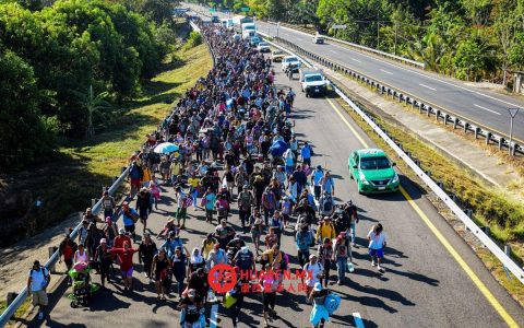 在墨西哥南部边境，教会与“Viacrucis Migrante”组织联手为移民提供援助