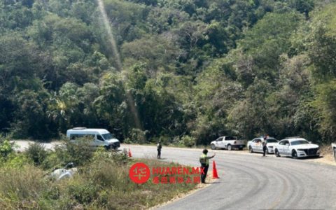 塔毛利帕斯州101号公路一公交车侧翻 10人受伤