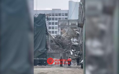 圣安东尼奥阿巴德一在建楼体倒塌，至少四人被困