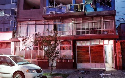 纳尔瓦尔特区一公寓爆炸致4人受伤 房屋严重损毁