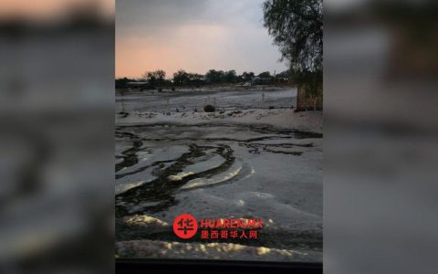 特卡马克（Tecámac）突降冰雹，街道如覆白雪，多车被困