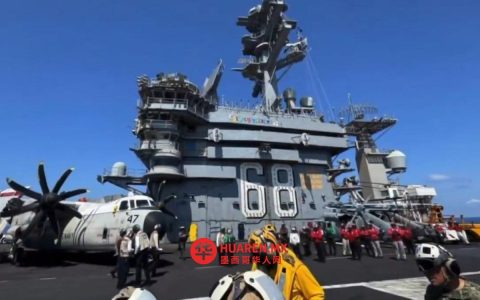 美国大使与墨官员视察“尼米兹”号航母