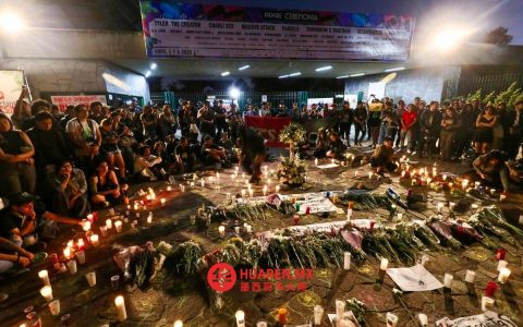 这些反音乐会让人想起一年前“Axe Ceremonia”活动中的遇难摄影记者