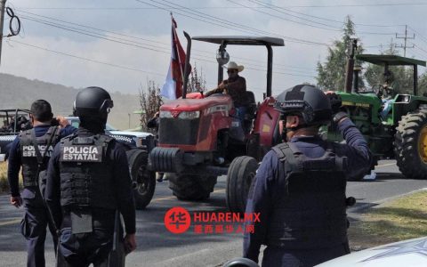 特拉斯卡拉警方驱散农民与运输工人抗议，使用催泪瓦斯