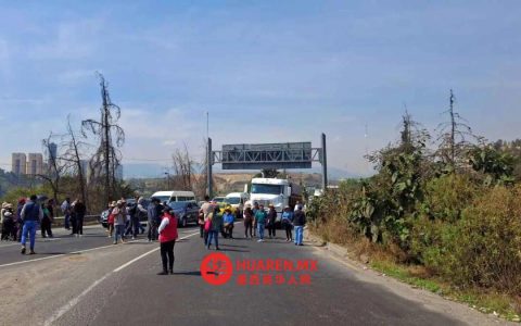 由于管道碰撞引发汽油泄漏，纳乌卡尔潘（Naucalpan）出现严重交通拥堵，当地已启动公共卫生警报。