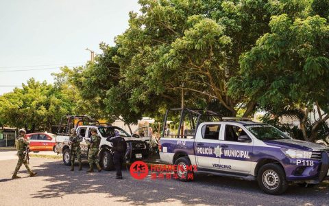 特库尔特拉市警察被解除武装：因未通过安全审查，民众信任受损