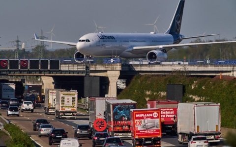 汉莎航空因燃油成本飙升削减20万架次航班