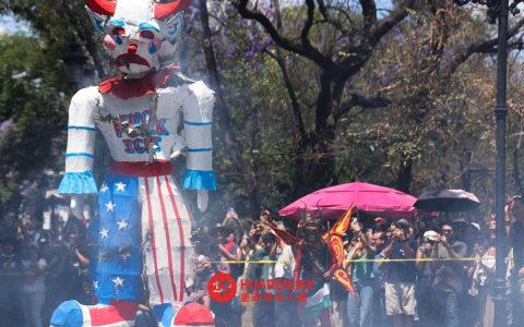 在圣玛丽亚拉里贝拉（Santa María la Ribera）爆发“犹大之火”抗议，直指美国移民政策