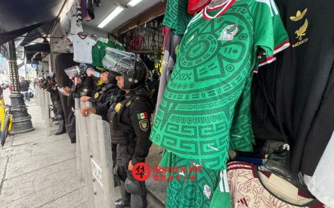 墨西哥历史中心查获假冒世界杯商品，SSC与IMPI联合执法