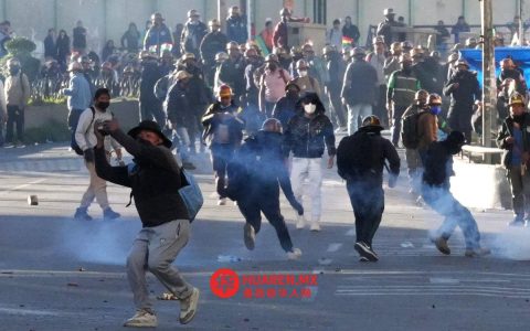 玻利维亚矿工与警方冲突后达成协议