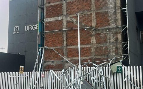 位于恰帕斯州塔帕丘拉市的墨西哥社会保障系统（IMSS）医院外墙坍塌