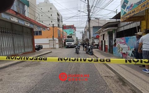 位于韦拉克鲁斯州图斯潘市的一家肉铺遭爆炸装置袭击